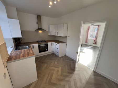 2 bed Terraced - To Let - Photo 5