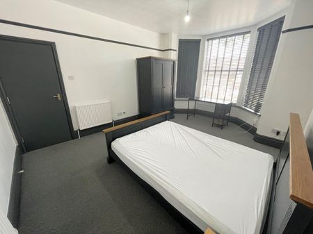 Room 6, Gregory Boulevard, NG7, Nottingham - Photo 4