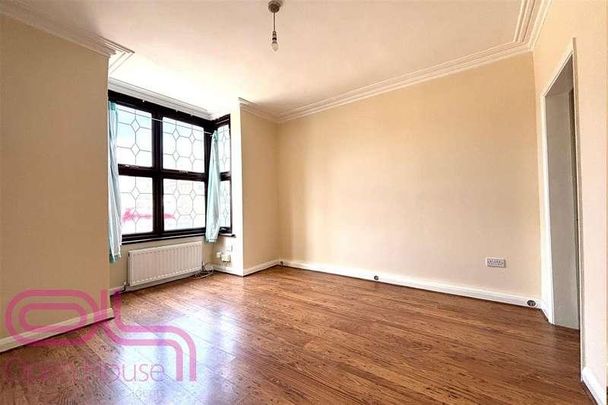 Hanworth Road, Hounslow, TW4 - Photo 1