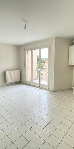 Location Appartement 1 pièce 31m² NEUVILLE SUR SAONE 69250 - Photo 1