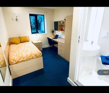 1 bedroom in a flat share to rent - Photo 1