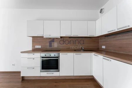 Pronájem bytu 1+kk/B 32 m - Photo 2