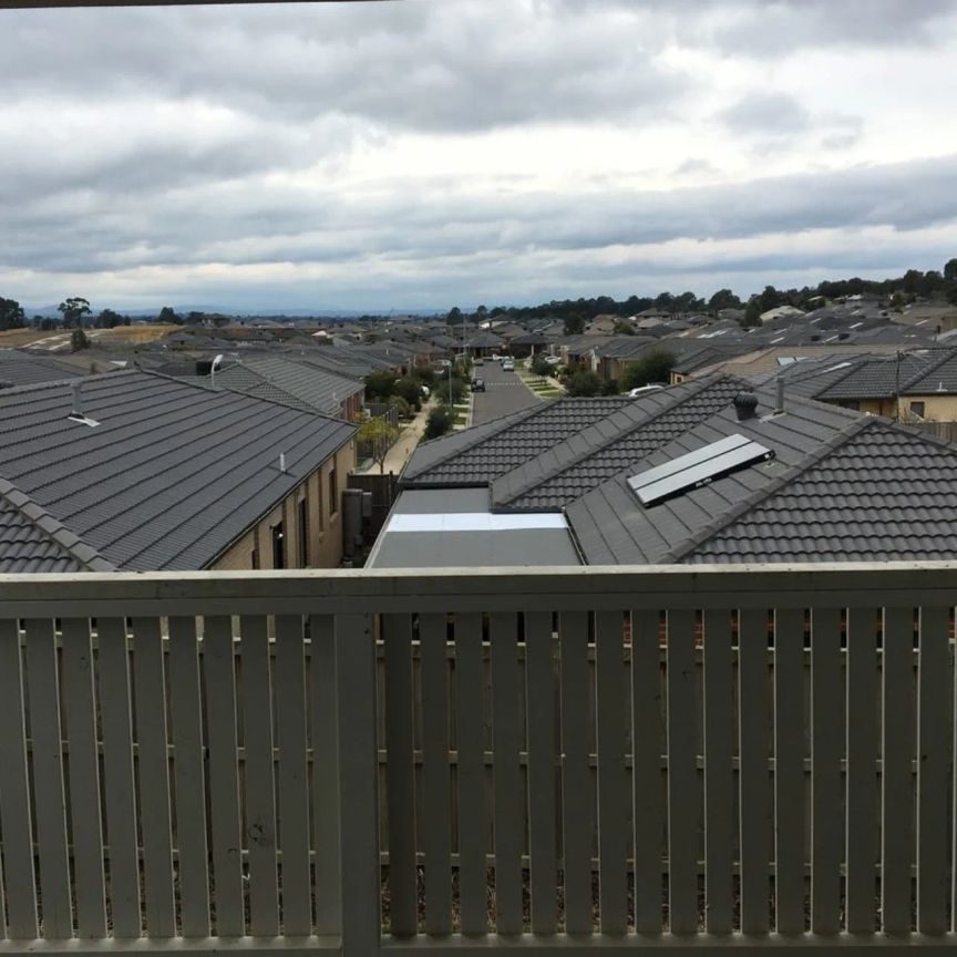 BEAUTIFUL FAMILY HOME IN HEART OF MERNDA - Photo 1