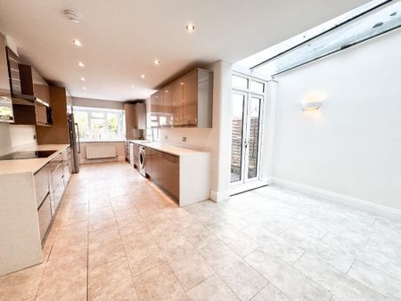3 bedroom terraced house to rent - Photo 3