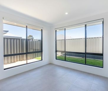 Stunning Near New Build – Modern Comfort & Convenience! - Photo 1