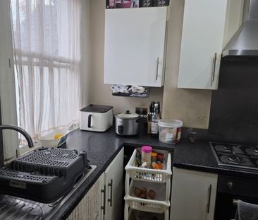 Room in a Shared Flat, Norbury Crescent, SW16 - Photo 1