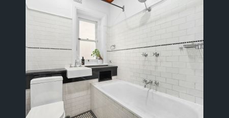 Spacious ground floor 2-bedroom apartment - Photo 4