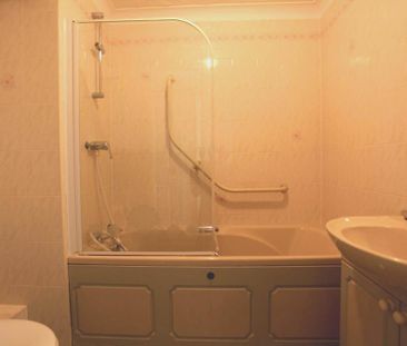 1 bedroom retirement property to rent - Photo 6