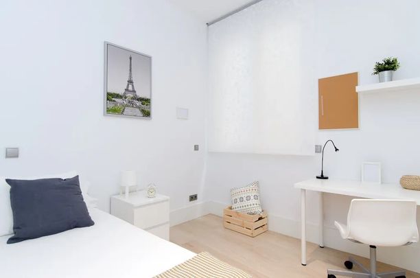 Calle de los Bordadores, Madrid, Community of Madrid 28013 - Photo 1