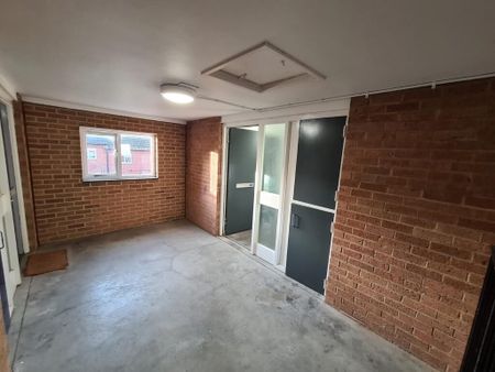 1 bedroom in a flat share to rent - Photo 5