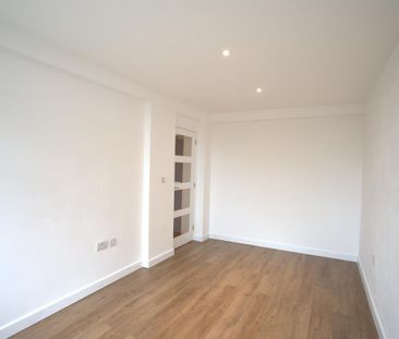 3 bedroom flat to rent - Photo 6