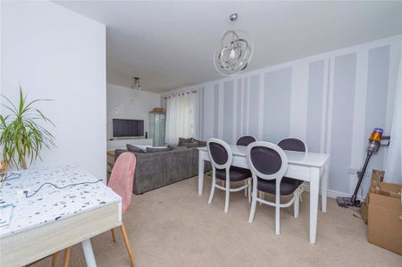 3 bedroom end of terrace house to rent - Photo 3