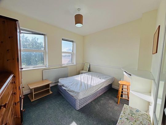 3 bedroom flat to rent - Photo 1