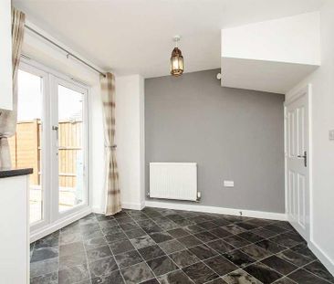 3 bedroom terraced house to rent - Photo 3