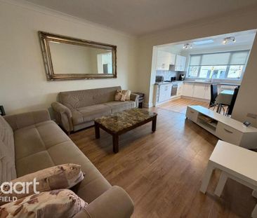 1 bedroom in a house share to rent - Photo 2