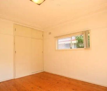 “Inviting Family Home in a Convenient Location” - Photo 5