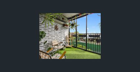 Impeccably renovated unit! - Photo 2