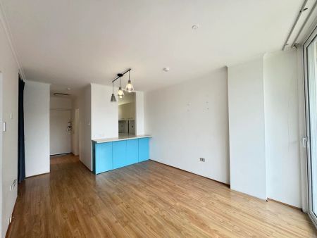 Spacious One Bedroom Apartment Located in Prime Position - Photo 3
