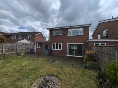 3 bedroom detached house to rent - Photo 3