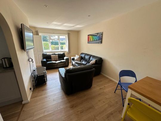 5 bedroom semi-detached house to rent - Photo 1