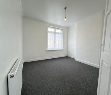 3 bedroom end of terrace house to rent - Photo 1