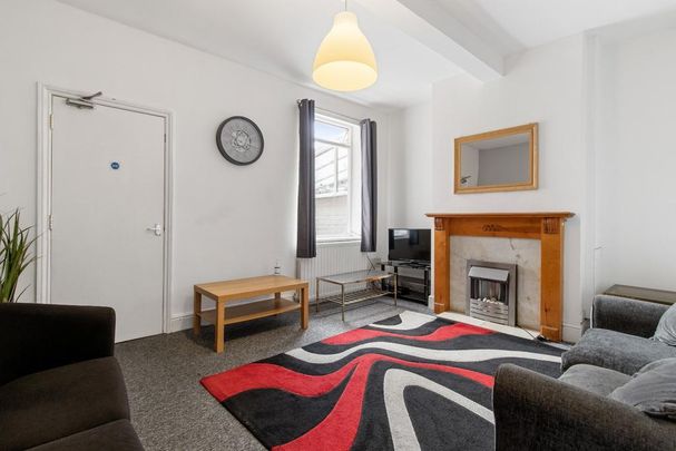 4 bedroom terraced house to rent - Photo 1