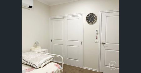 Spacious Fully Furnished Townhouse in Prime Clayton South Location - Photo 3