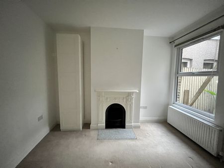 2 Bed Maisonette, Kettering Street, SW16 - Photo 2