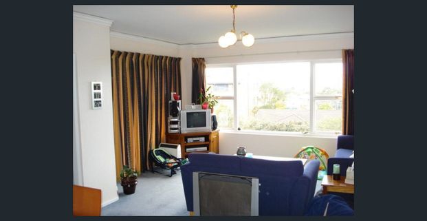 Ultra convenient 2 bedroom Unit - Photo 1