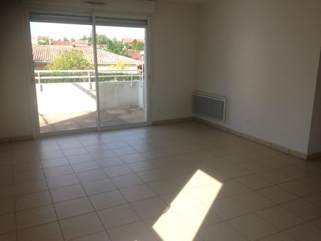 location Appartement T3 DE 63.9m² À BRUGES - Photo 2