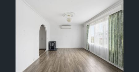 Comfortable Family Home with Large Yard and Workshop - Photo 3