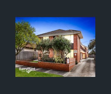 Top-floor living in Mentone - Photo 5