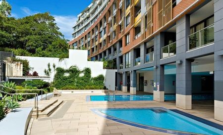 Stunning One Bedroom Apartment in Wolli Creek - Photo 2