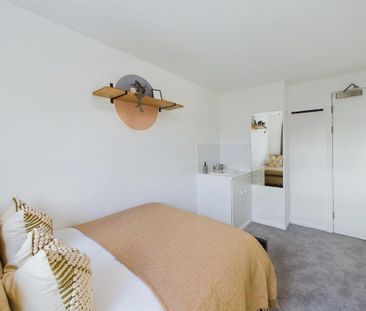 1 bedroom in a house share to rent - Photo 4