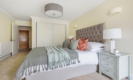 Fluer De Lis, College Town, GU47 - Photo 4