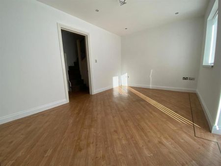3 bedroom detached house to rent - Photo 2
