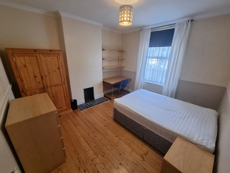4 Bed Student Accommodation - Photo 3