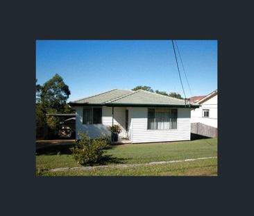 Light-Filled Family Home in Quiet, Tree-Lined Street - Photo 6
