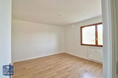 Appartement à louer 4 pièces 87.36m² - Photo 3