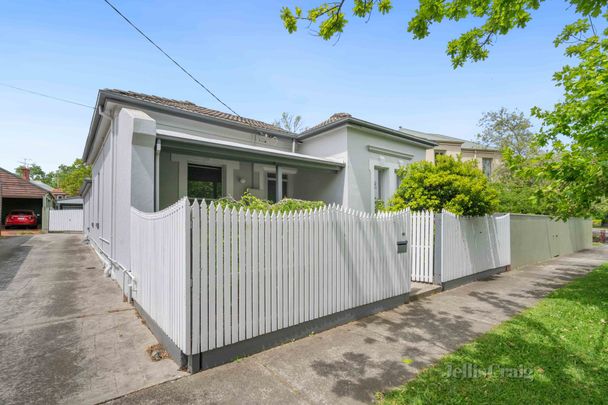 204 Doveton Crescent, Soldiers Hill - Photo 1