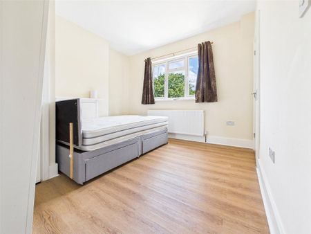 4 bedroom semi-detached house to rent - Photo 5