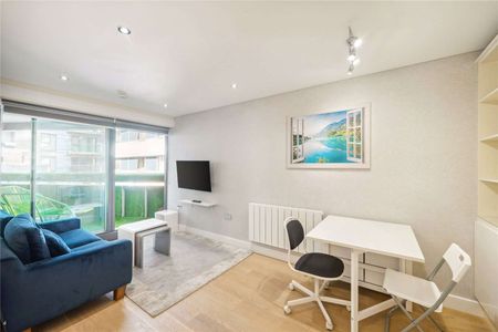 Stylish first-floor apartment with private balcony in the heart of Paddington Basin - Photo 2