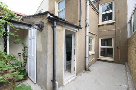 2 bedroom terraced house to rent - Photo 5