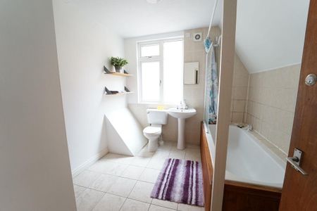 4 bedroom terraced house to rent - Photo 5