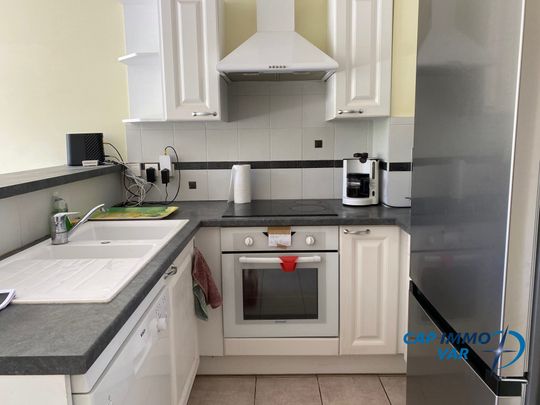 Location Appartement 2 pièces 39m² ST CYR SUR MER 83270 - Photo 1