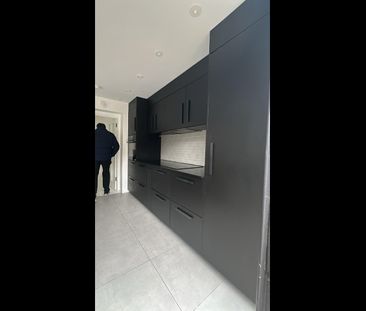 2 Bed Terraced House, Wall End Road, E6 - Photo 5