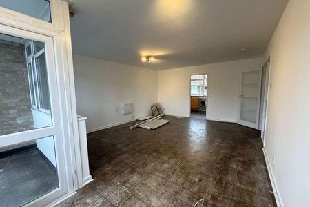 Woking, Surrey, GU22 - Photo 3