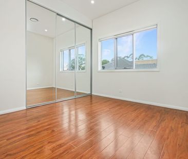 Two-Bedroom Townhouse with Courtyard - Photo 6