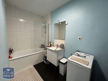 Location Appartement 2 pièces 55m² LILLE 59000 - Photo 3