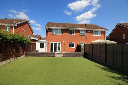 3 bedroom semi-detached house to rent - Photo 5